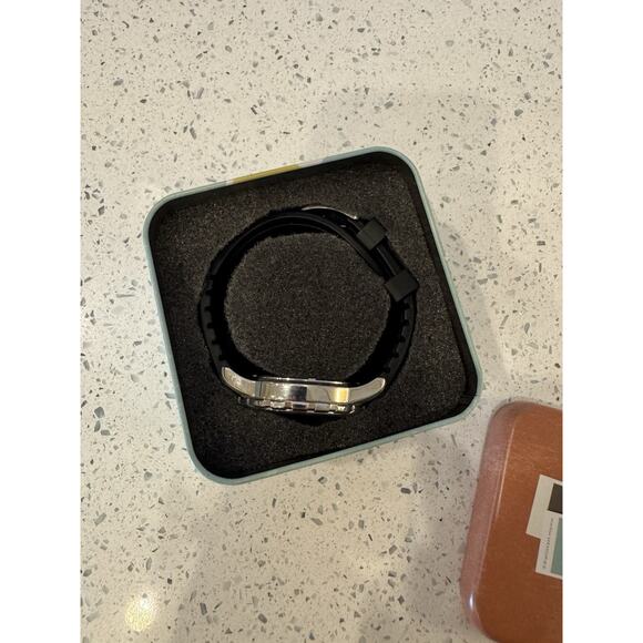 Fossil Dean Chronograph FS4613 Men’s Black Silicone Band Watch w/ Tin Box - Picture 9 of 15